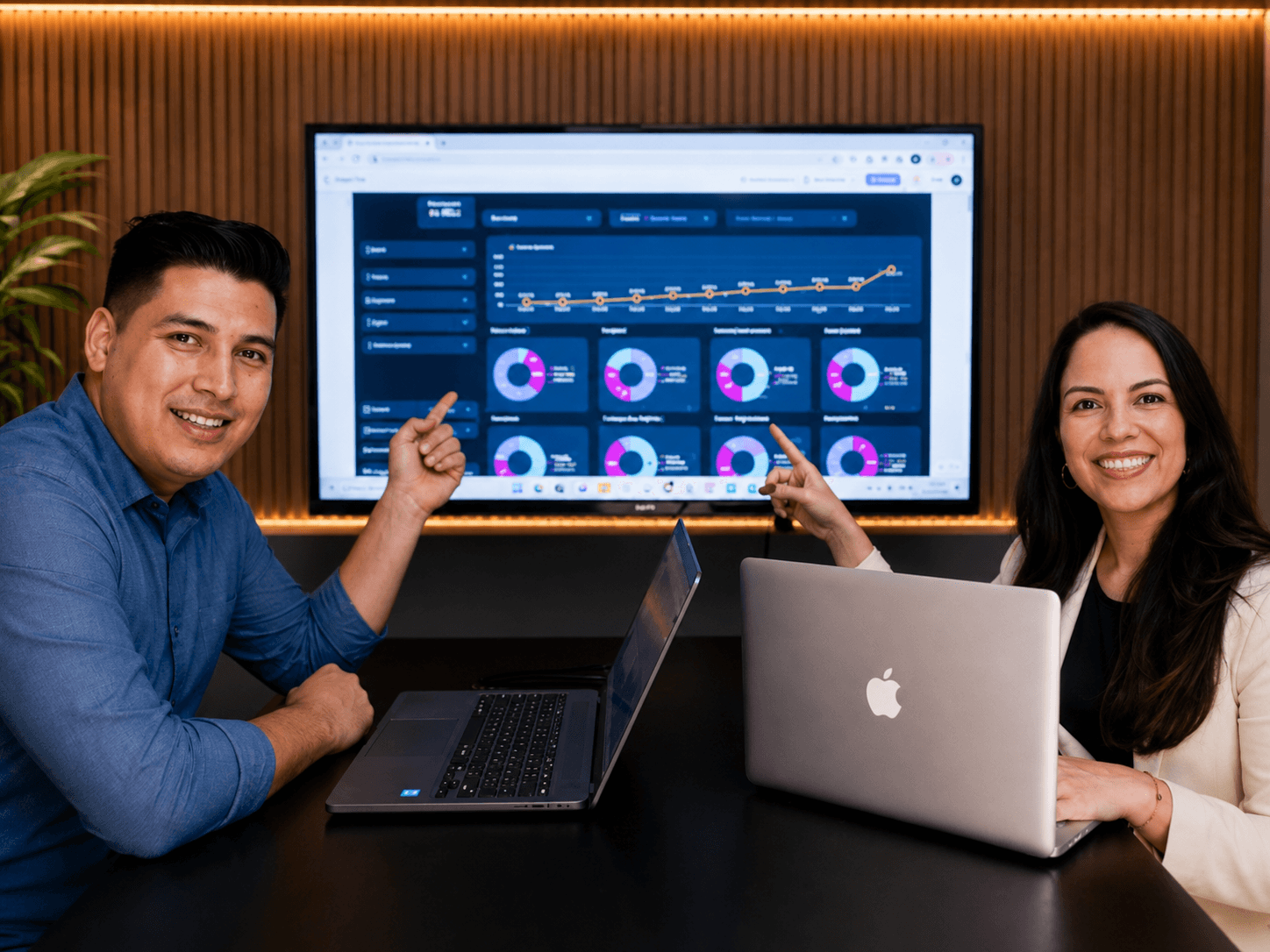 Wellington e Aline em ambiente de trabalho da Ramoss